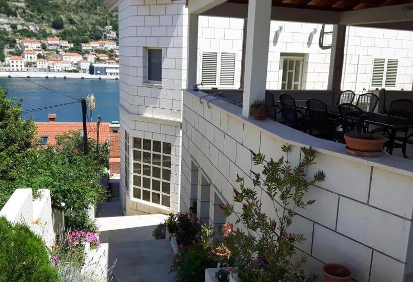 スタンダードスタジオ, Apartments Villa Sirena