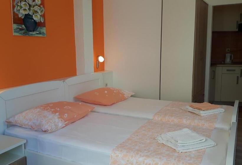 スタンダードスタジオ, Apartments Villa Sirena