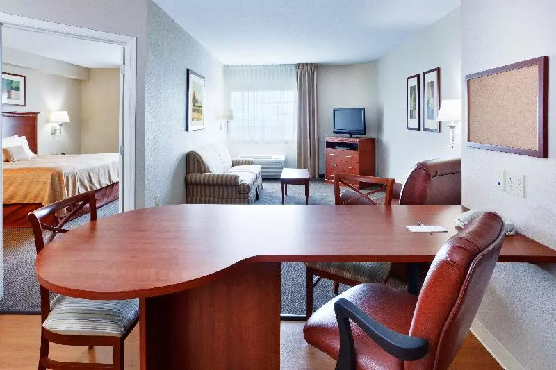 キングサイズベッドのスイートルーム, Candlewood Suites Hazleton, An Ihg