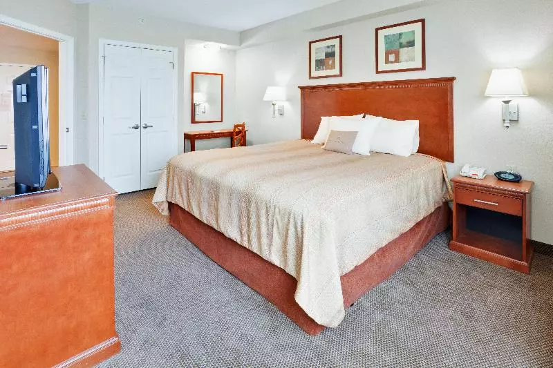 キングサイドベッドのスタンダードワンルーム, Candlewood Suites Hazleton, An Ihg