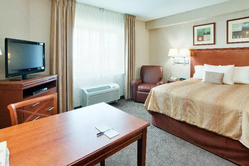 キングサイドベッドのスタンダードワンルーム, Candlewood Suites Hazleton, An Ihg
