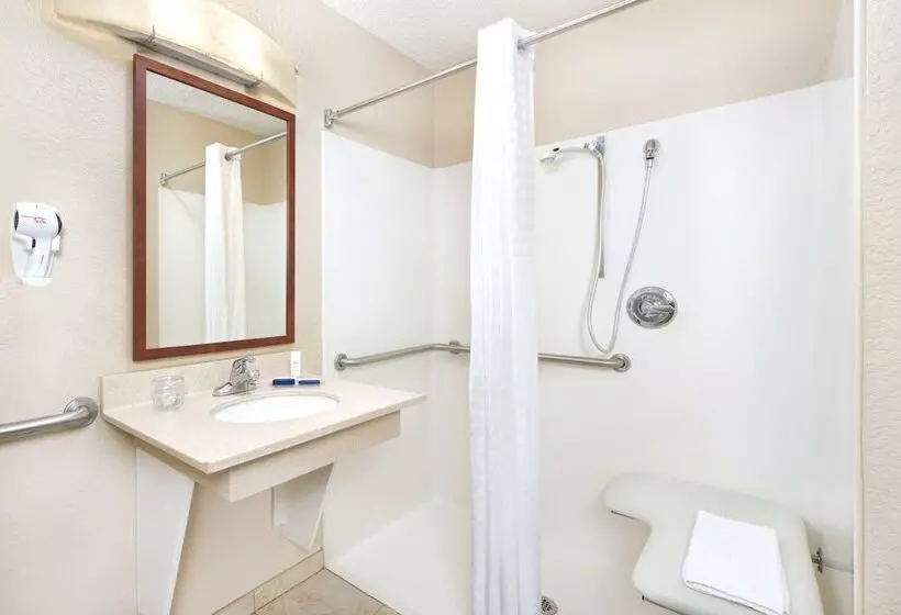 身障者適用スイートルーム, Candlewood Suites Kenosha, An Ihg