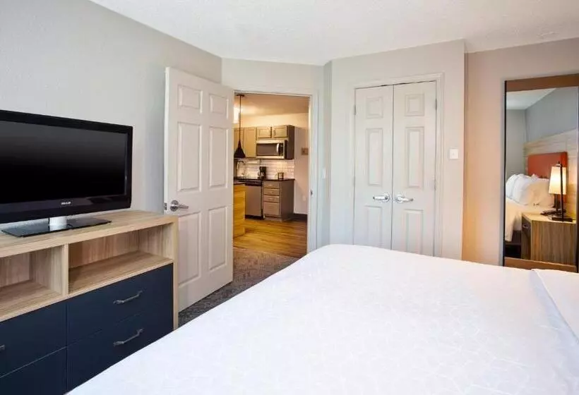 キングサイズベッドのスイートルーム, Candlewood Suites Kenosha, An Ihg
