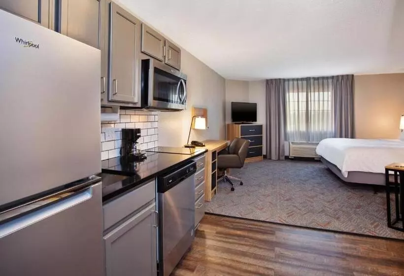 キングサイドベッドのスタンダードワンルーム, Candlewood Suites Kenosha, An Ihg