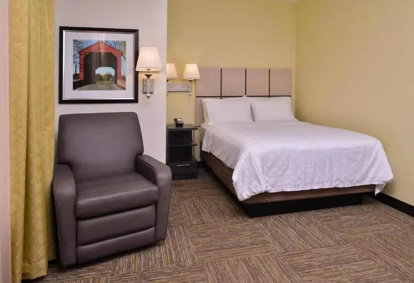 スタンダードスタジオ, Candlewood Suites Terre Haute, An Ihg