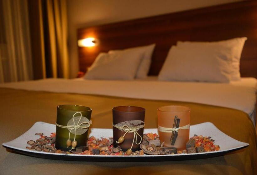 اتاق استاندارد سه نفره, Damis