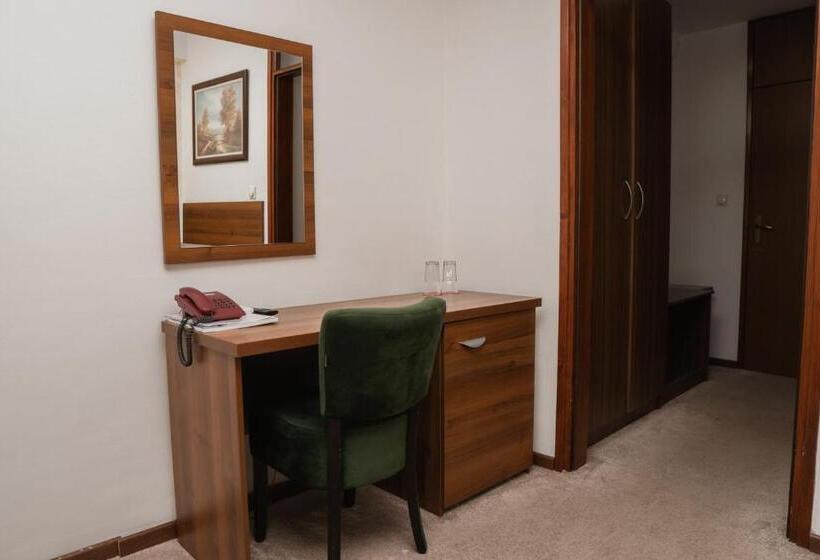 اتاق استاندارد, Damis