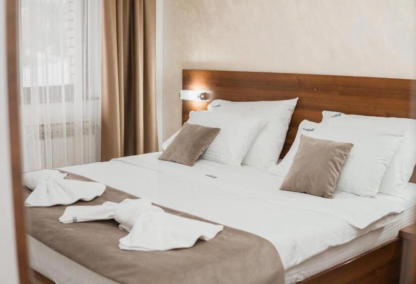 اتاق استاندارد, Damis