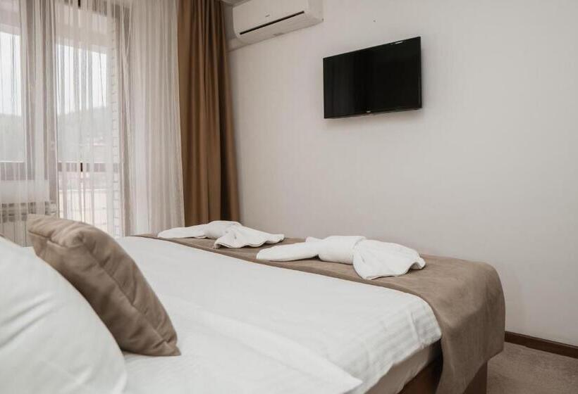 اتاق استاندارد, Damis