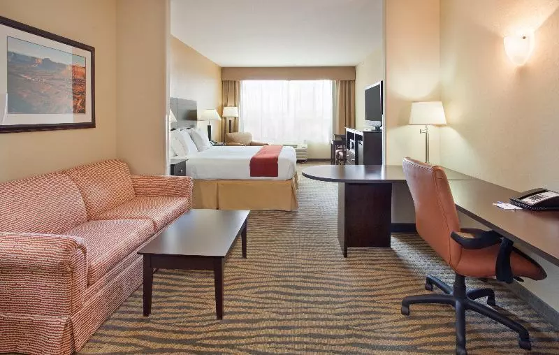 キングサイズベッドのスイートルーム, Holiday Inn Express & Suites Gallup East, An Ihg