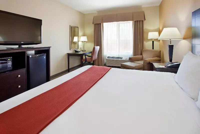 身障者適用キングサイズベッドルーム, Holiday Inn Express & Suites Gallup East, An Ihg