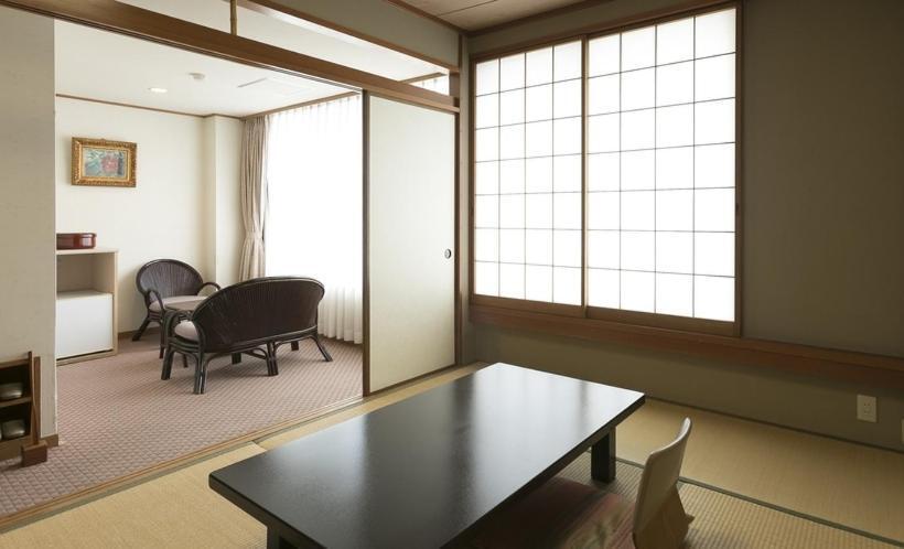 חדר סטנדרטי לארבעה עם חדר אמבטיה משותף, Kaike Grand Hotel Tensui