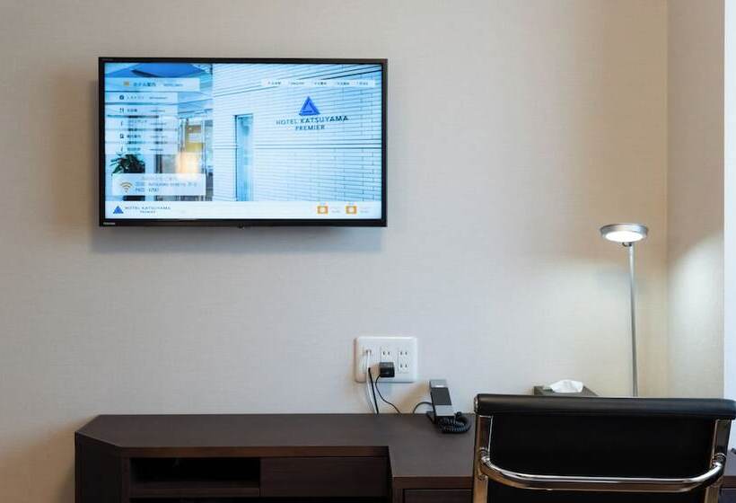 غرفة إقتصادية فردية, Katsuyama Premiere