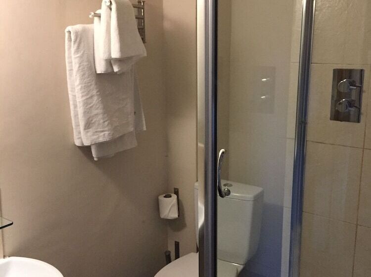 חדר סטנדרט לארבעה, Leith House