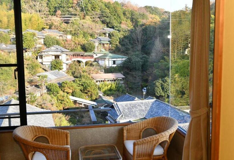 标准间, Komatsuya Hachinobou