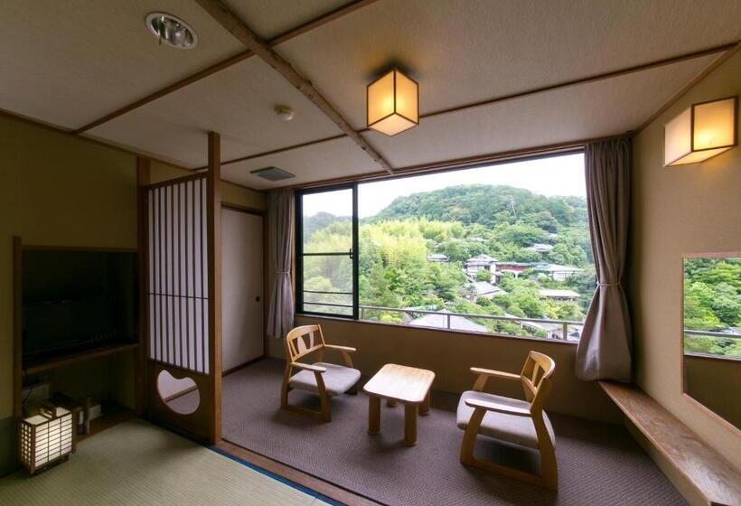 标准间, Komatsuya Hachinobou