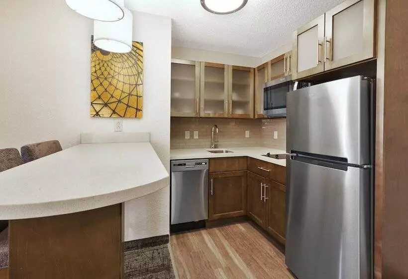 スタンダードスタジオ, Staybridge Suites Columbia Highway 63 & I 70, An Ihg