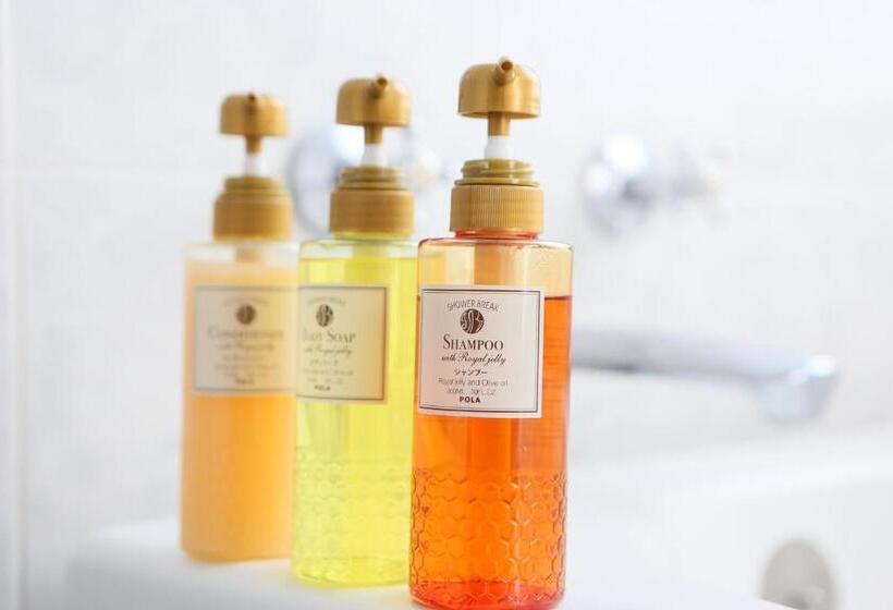 جناح جونيور, Wishton Hotel Yukari