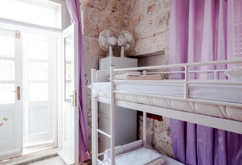 带共用浴室的标准房间, Old Town Hostel