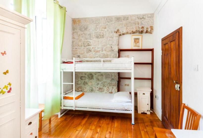 基本间, Old Town Hostel