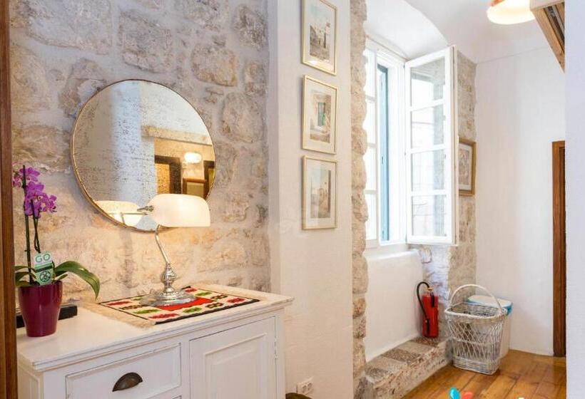 标准单人间共用浴室, Old Town Hostel