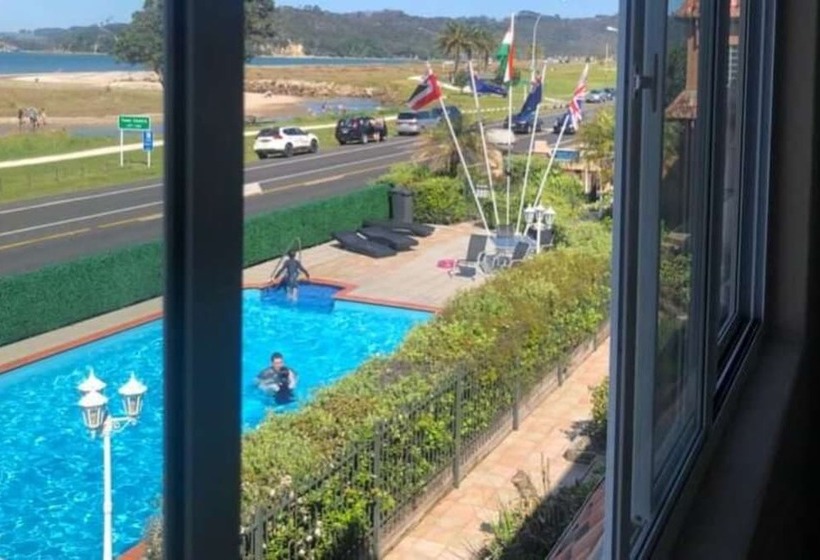 Люкс Вид на Бассейн, Admiralty Lodge Motel