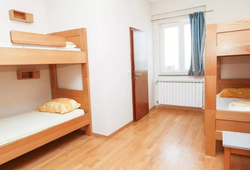 تختخواب در اتاق مشترک, Hi Hostel Zadar