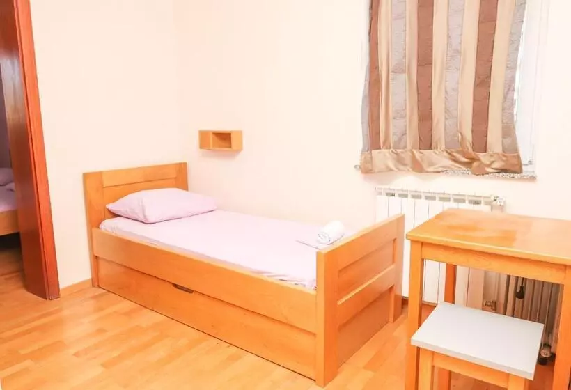 اتاق استاندارد سه نفره, Hi Hostel Zadar