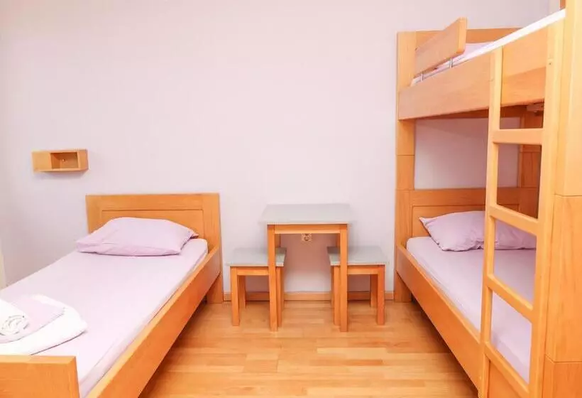 اتاق استاندارد سه نفره, Hi Hostel Zadar