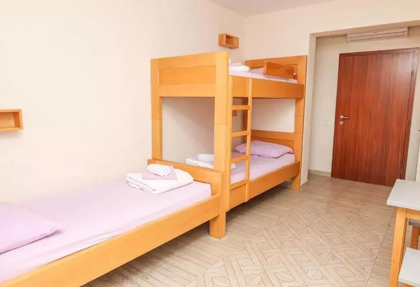 اتاق استاندارد سه نفره, Hi Hostel Zadar