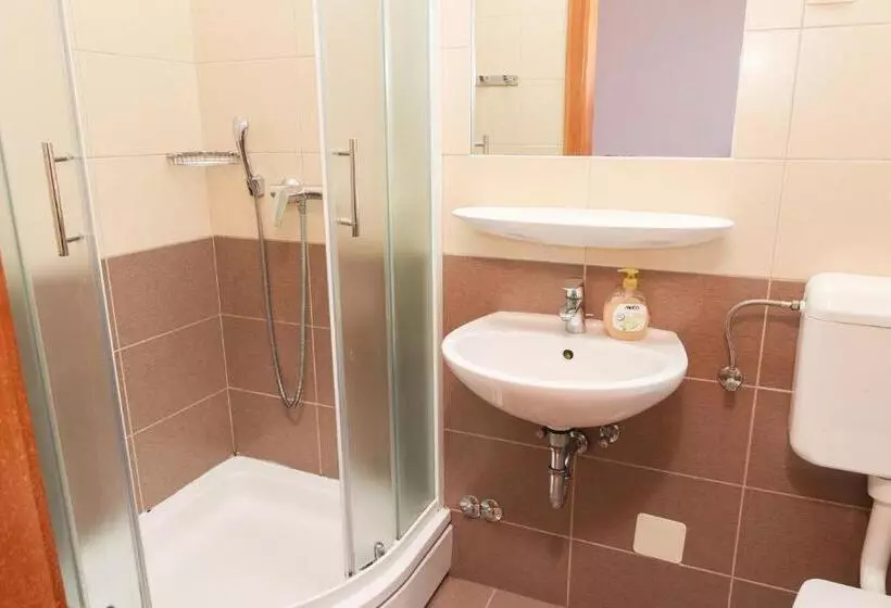اتاق استاندارد یک نفره, Hi Hostel Zadar