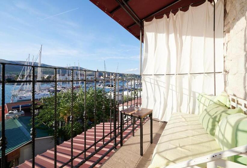 اتاق لوکس با بالکن و چشمانداز دریا, Domus Maritima