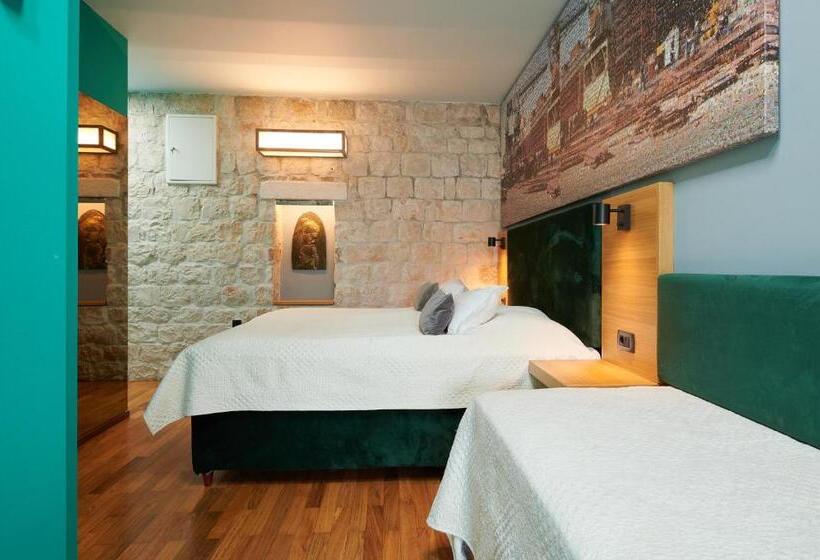 اتاق لوکس با بالکن و چشمانداز دریا, Domus Maritima