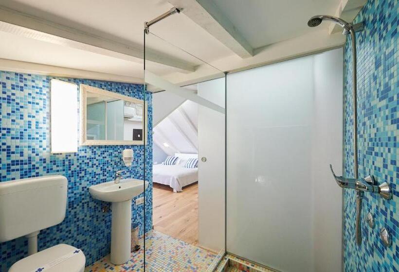 اتاق لوکس با چشمانداز دریا, Domus Maritima