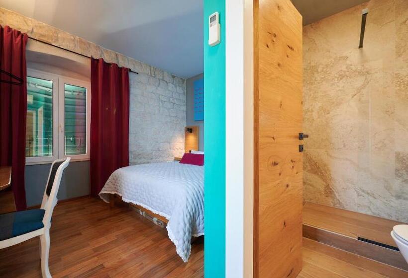 اتاق لوکس با چشمانداز دریا, Domus Maritima