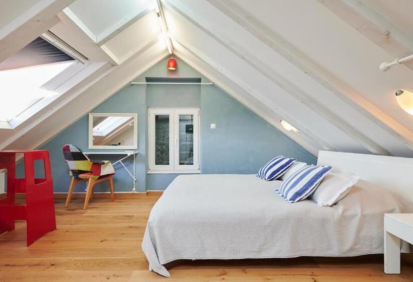 اتاق لوکس با چشمانداز دریا, Domus Maritima