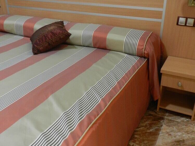 스탠다드 발코니 룸, La Familia