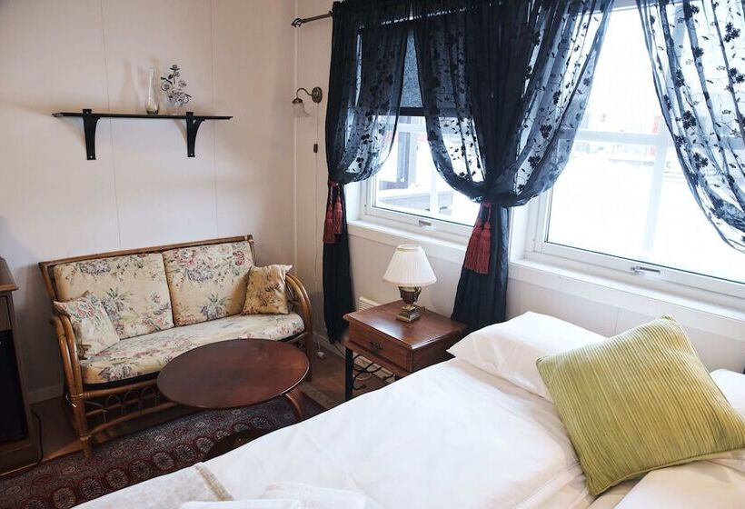 اتاق استاندارد, Maryann S Polarrigg