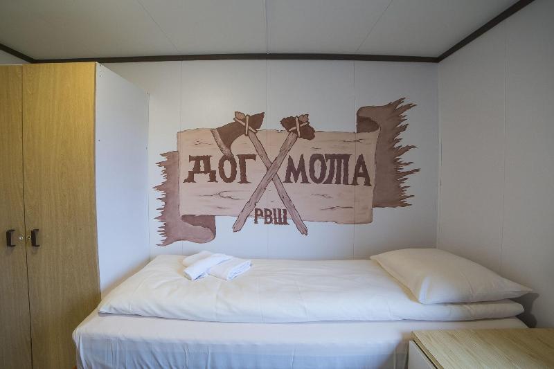 اتاق استاندارد یک تخته با سرویس بهداشتی مشترک, Maryann S Polarrigg