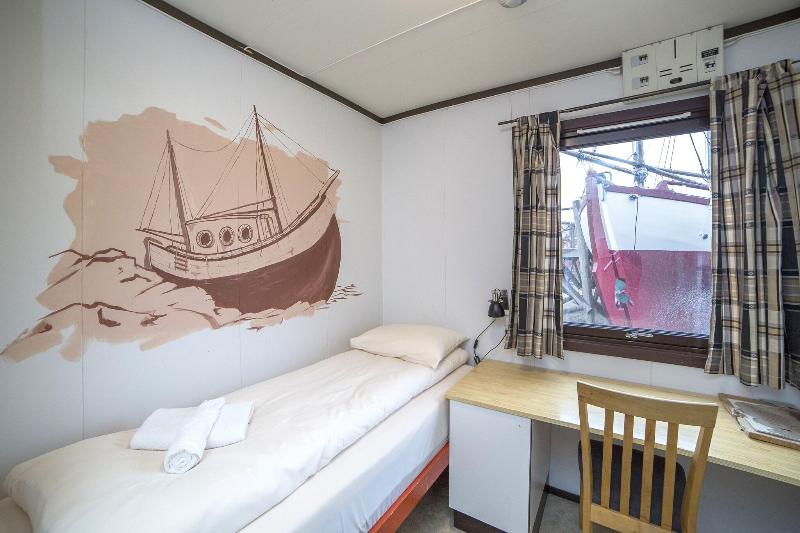 اتاق استاندارد یک تخته با سرویس بهداشتی مشترک, Maryann S Polarrigg