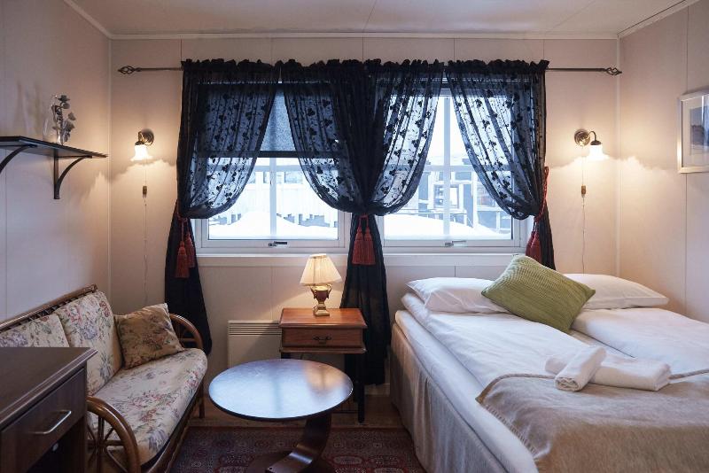 اتاق استاندارد, Maryann S Polarrigg