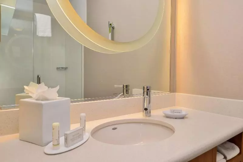 キングサイドベッドのスタンダードワンルーム, Staybridge Suites Houston Nasa Clear Lake, An Ihg