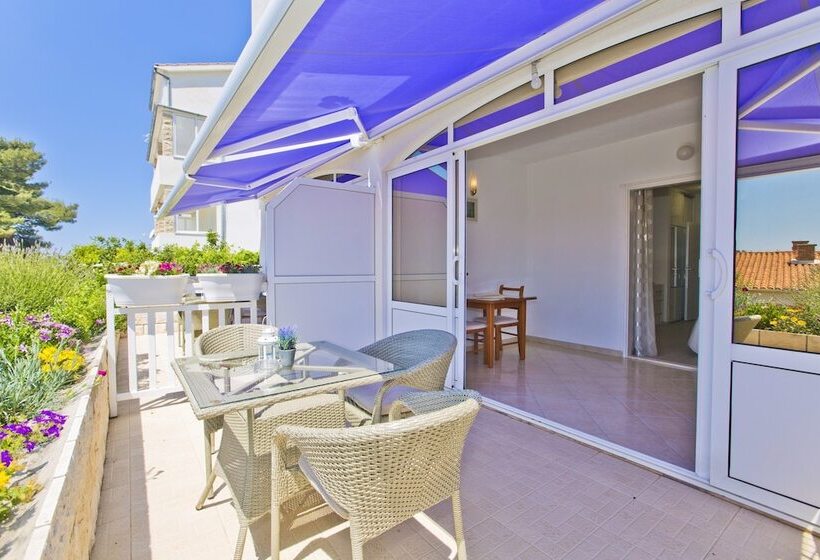 带1个卧室的舒适公寓, Violeta Hvar
