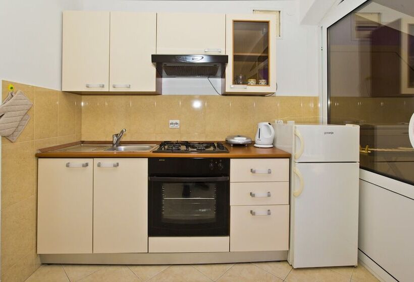 1 Szobás Comfortos Apartman, Violeta Hvar