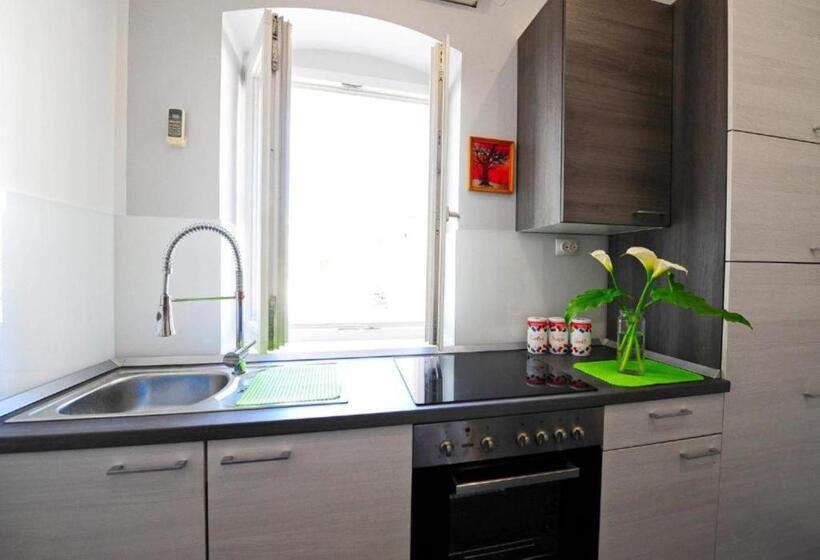 شقة غرفة واحدة, Guesthouse Bulovic