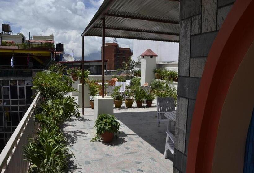 اتاق استاندارد سه نفره, Khangsar Home