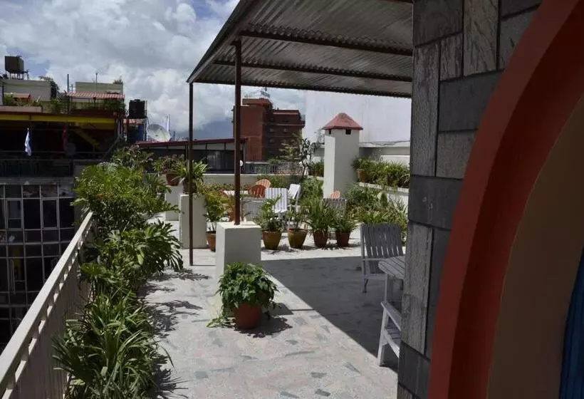 اتاق استاندارد سه نفره, Khangsar Home