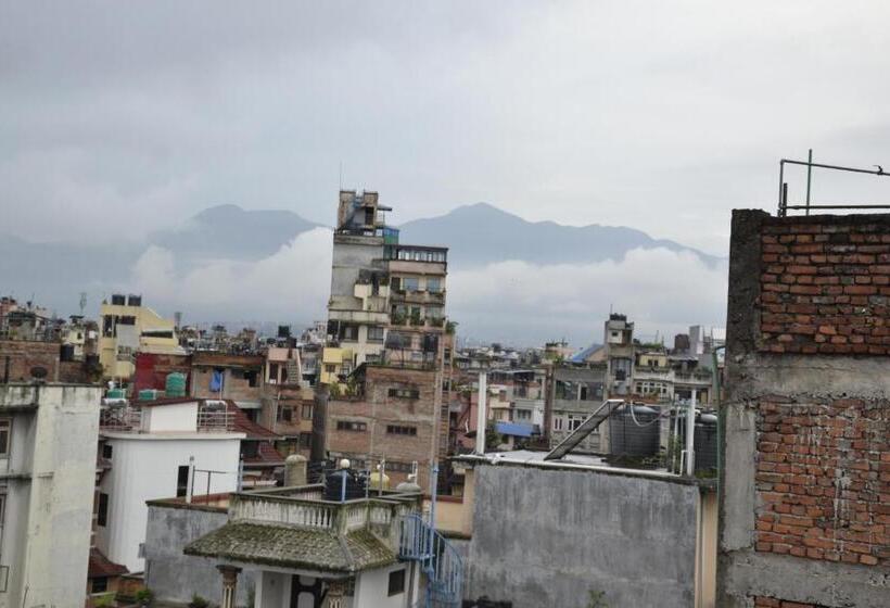 اتاق استاندارد سه نفره, Khangsar Home