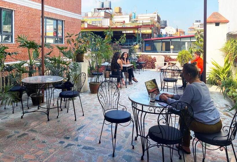 اتاق استاندارد سه نفره, Khangsar Home