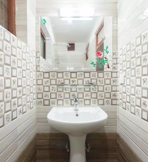 اتاق استاندارد سه نفره, Khangsar Home